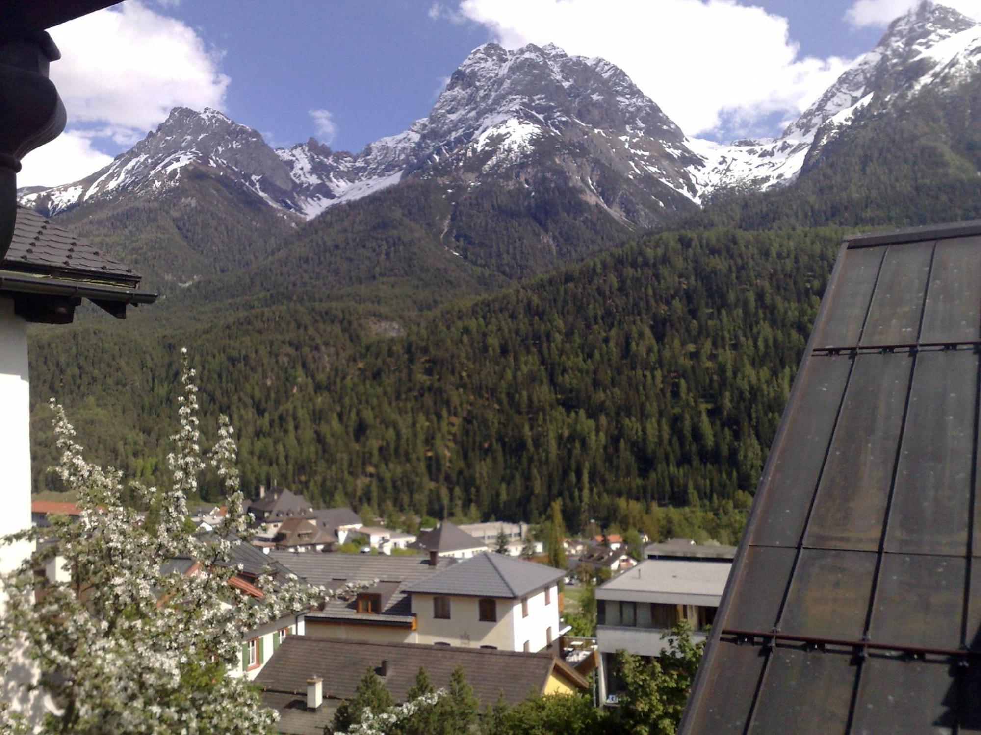 B&B Hotel & Appartements Chasa Valaer Scuol Exterior foto