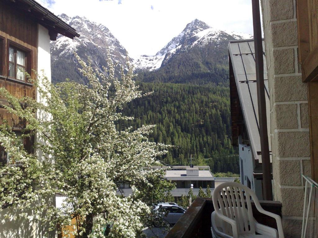 B&B Hotel & Appartements Chasa Valaer Scuol Exterior foto