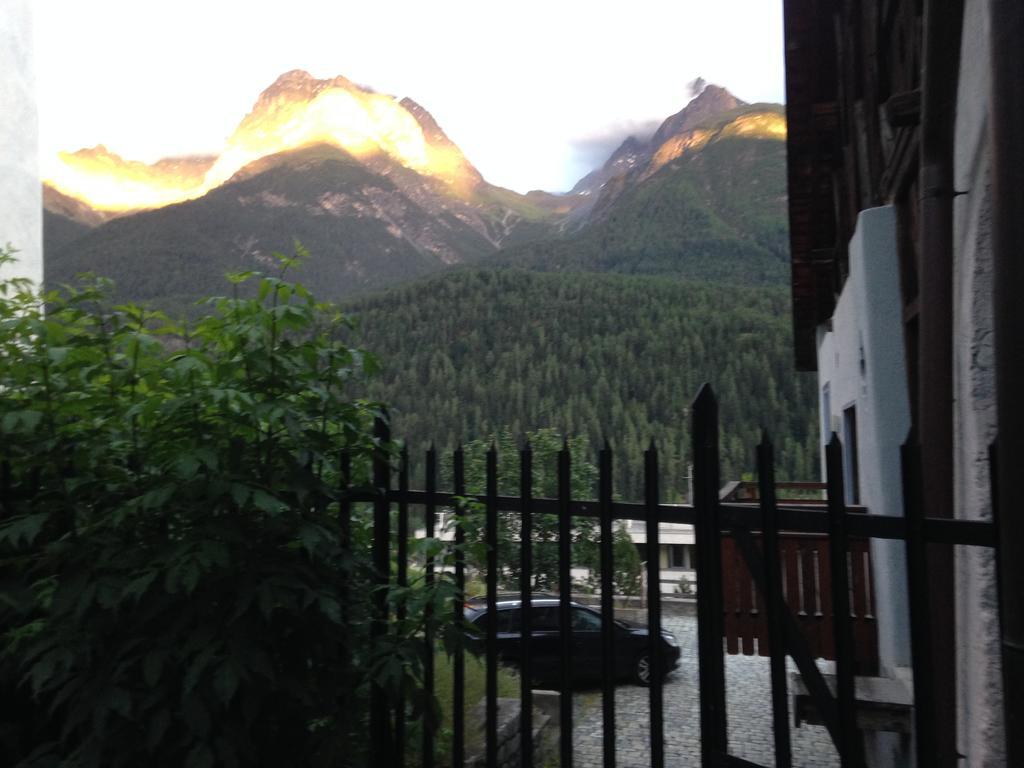 B&B Hotel & Appartements Chasa Valaer Scuol Exterior foto
